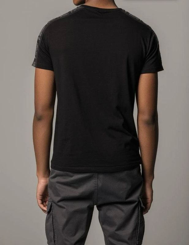 חולצת טי שירט שרוול קצר של shark sport בצבע שחור