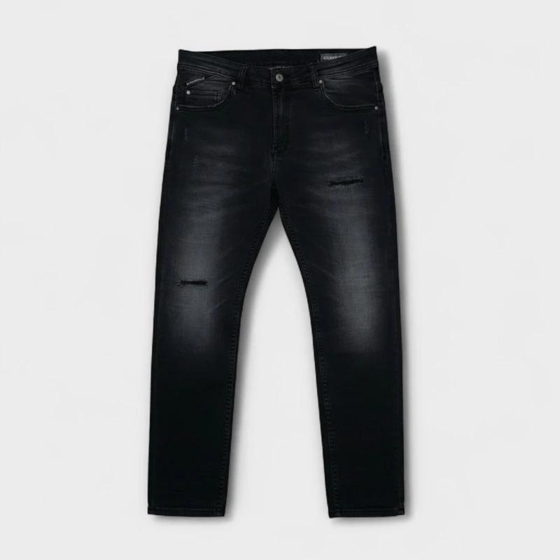 ג';ינס Eleven Four