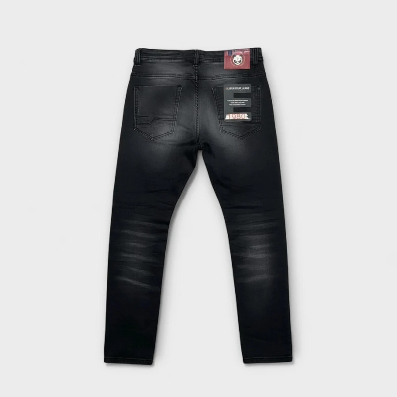 ג';ינס Eleven Four