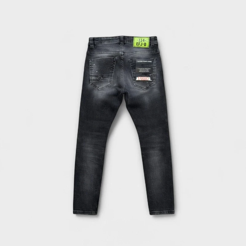 ג';ינס Eleven Four