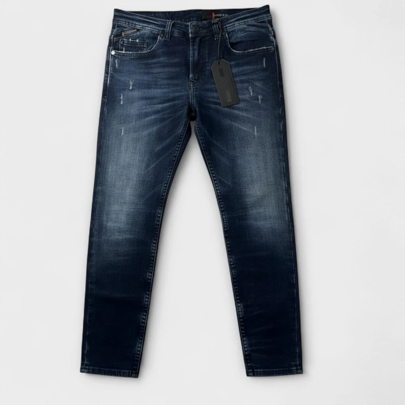 ג';ינס Eleven Four