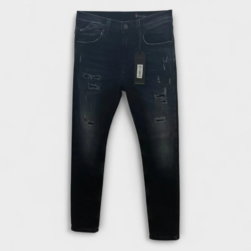 ג';ינס Eleven Four