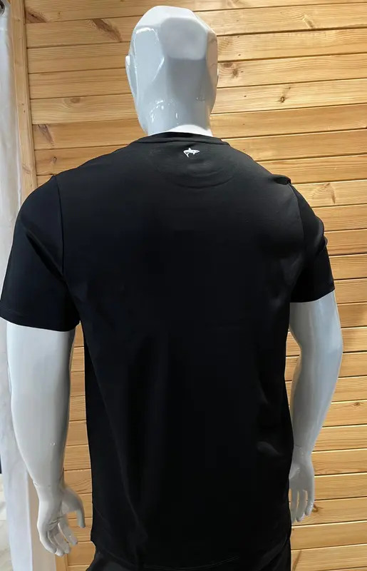 חולצת טי שירט שרוול קצר של shark sport בצבע שחור