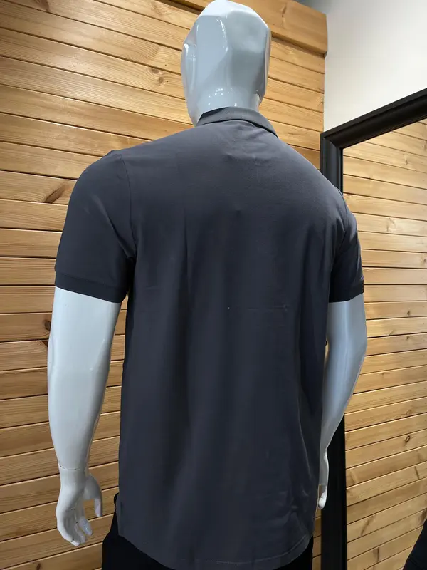 חולצת טישרט שרוול קצר עם צווארון של W jeans