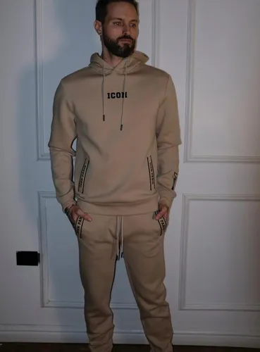 חליפה ICON PARIS בצבע ביג' .